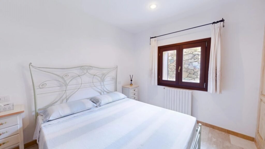 Straordinaria Villa in Stile Sardo a Baja Sardinia con Vista Mare image 11