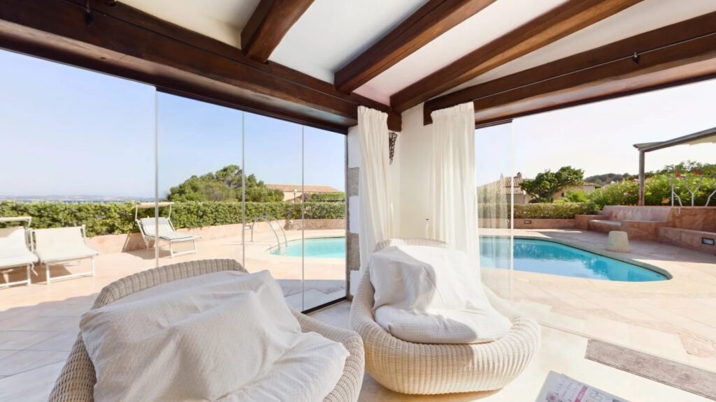 Straordinaria Villa in Stile Sardo a Baja Sardinia con Vista Mare image 10