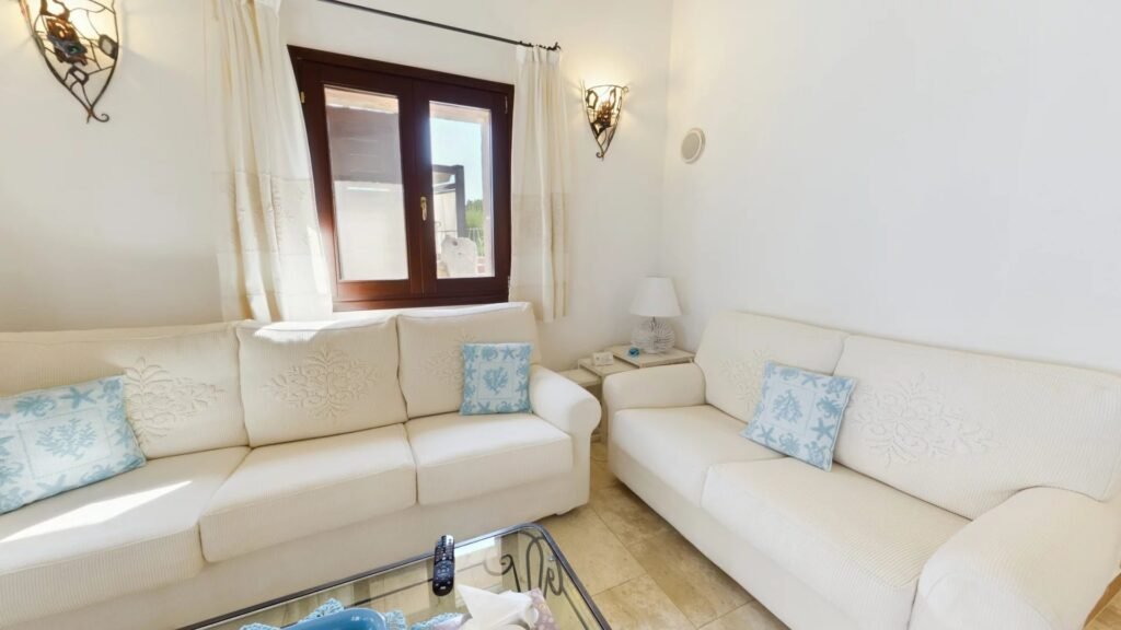 Straordinaria Villa in Stile Sardo a Baja Sardinia con Vista Mare image 8