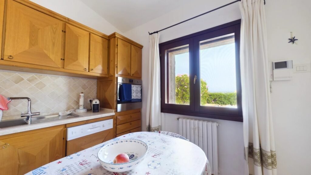 Straordinaria Villa in Stile Sardo a Baja Sardinia con Vista Mare image 14