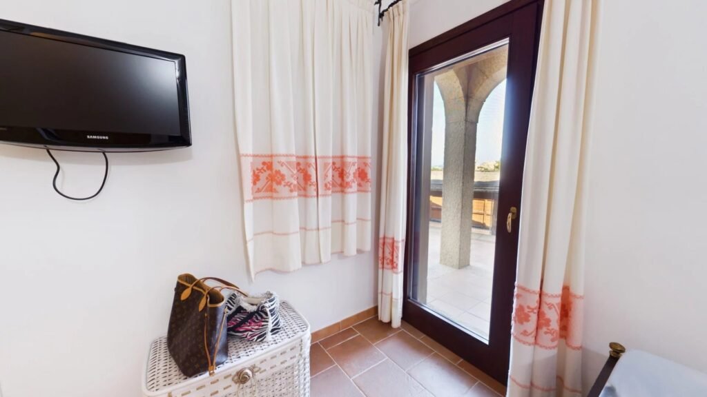 Straordinaria Villa in Stile Sardo a Baja Sardinia con Vista Mare image 15