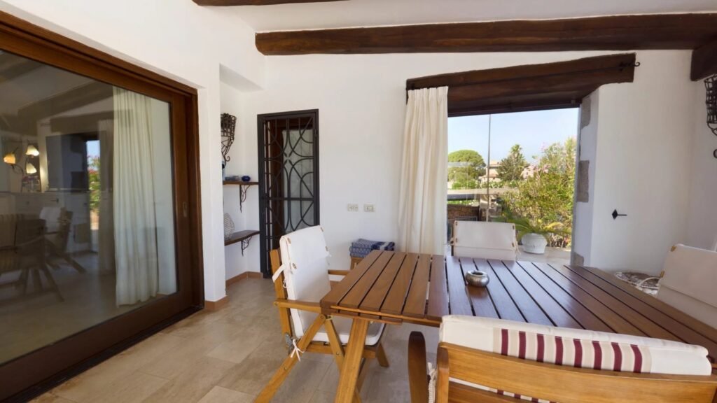 Straordinaria Villa in Stile Sardo a Baja Sardinia con Vista Mare image 21