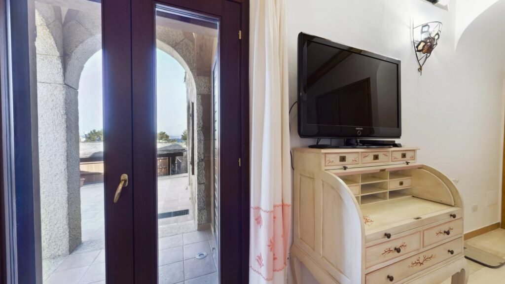 Straordinaria Villa in Stile Sardo a Baja Sardinia con Vista Mare image 27