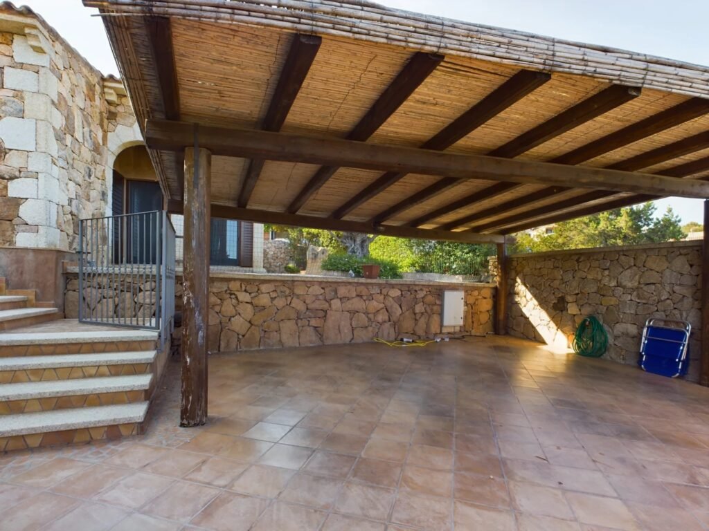 Straordinaria Villa in Stile Sardo a Baja Sardinia con Vista Mare image 7