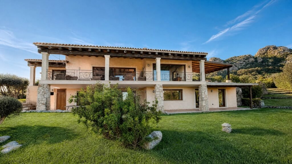 SPLENDIDA VILLA IN STILE SARDO image 4