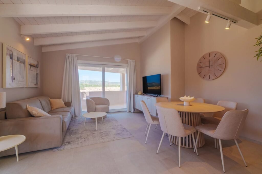 Appartamento elegante con vista mare e ampia terrazza a Cannigione image 4