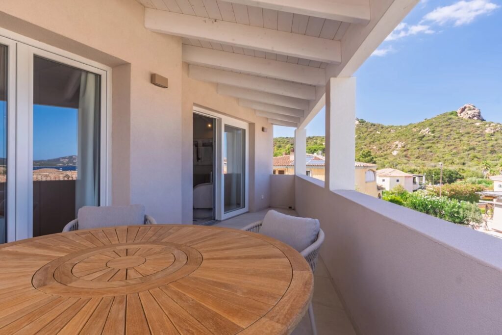 Appartamento elegante con vista mare e ampia terrazza a Cannigione image 8