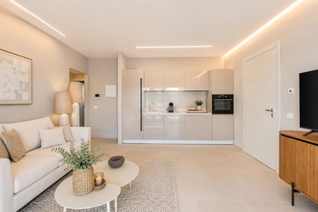 LUXUSWOHNUNG MIT GARTEN image 3