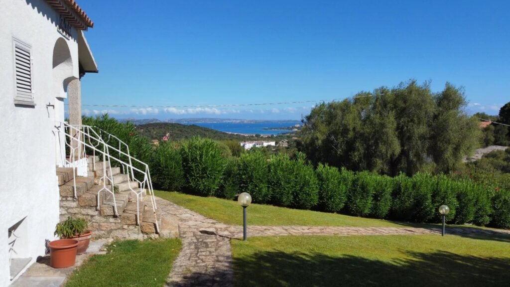 Villa bifamiliare con vista mare a Pulicino, Baja Sardinia image 5