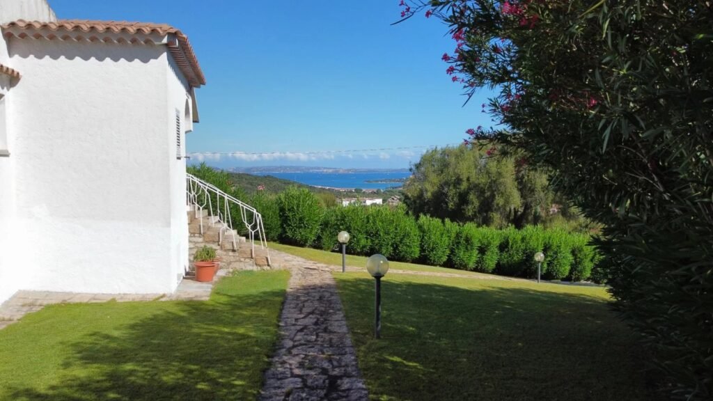 Villa bifamiliare con vista mare a Pulicino, Baja Sardinia image 6