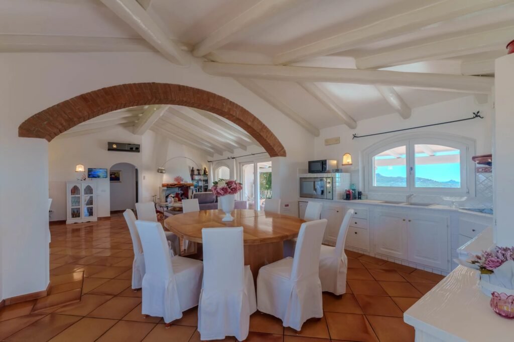 VILLA ESCLUSIVA CON DEPENDANCE E VISTA MOZZAFIATO – A SOLI 10 MINUTI DA PORTO CERVO image 16