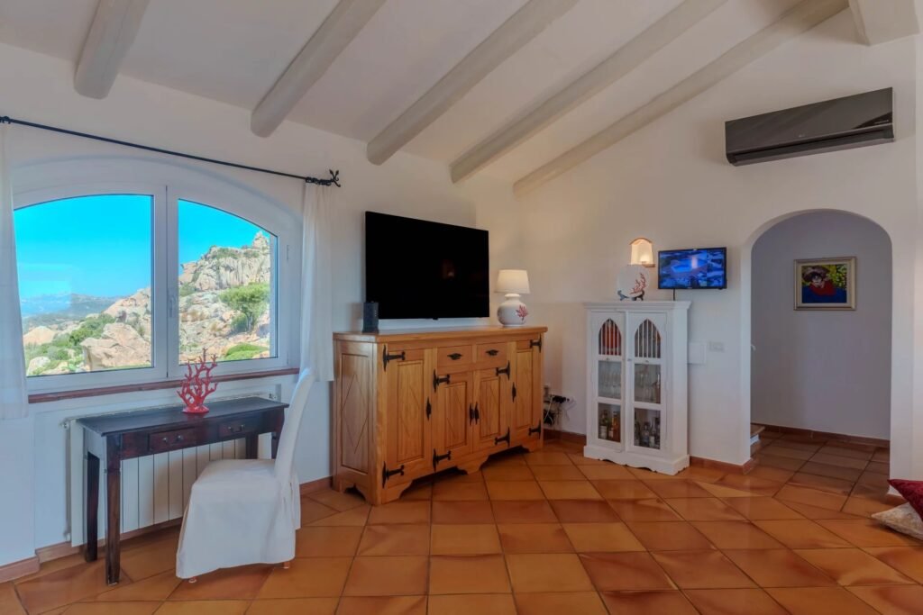 VILLA ESCLUSIVA CON DEPENDANCE E VISTA MOZZAFIATO – A SOLI 10 MINUTI DA PORTO CERVO image 17