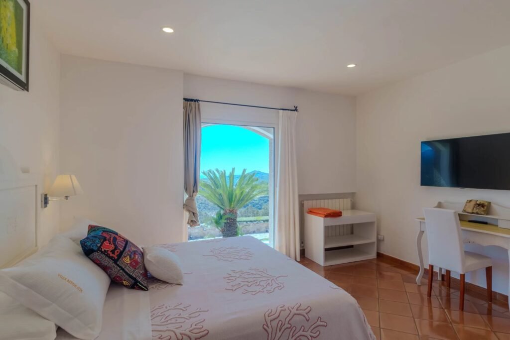 VILLA ESCLUSIVA CON DEPENDANCE E VISTA MOZZAFIATO – A SOLI 10 MINUTI DA PORTO CERVO image 23