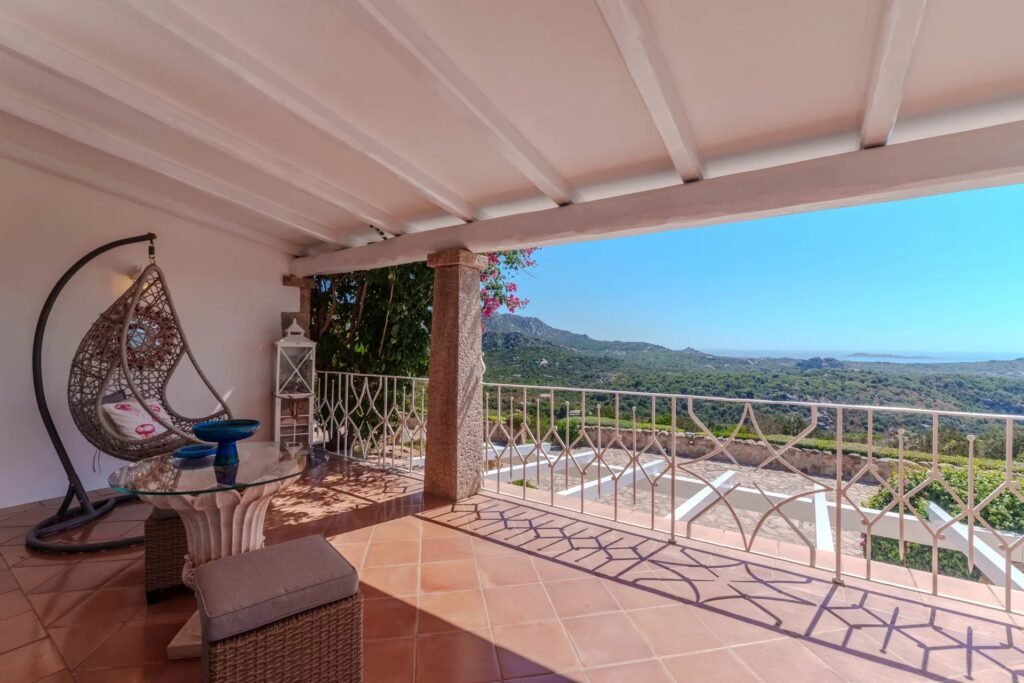 VILLA ESCLUSIVA CON DEPENDANCE E VISTA MOZZAFIATO – A SOLI 10 MINUTI DA PORTO CERVO image 28