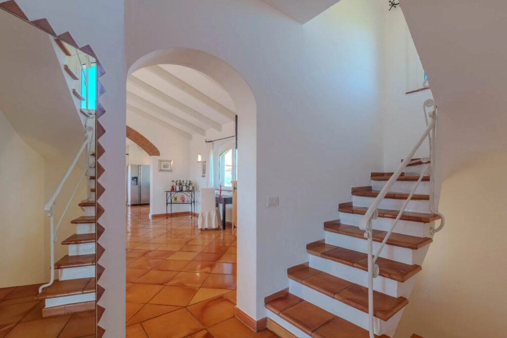 VILLA ESCLUSIVA CON DEPENDANCE E VISTA MOZZAFIATO – A SOLI 10 MINUTI DA PORTO CERVO image 30