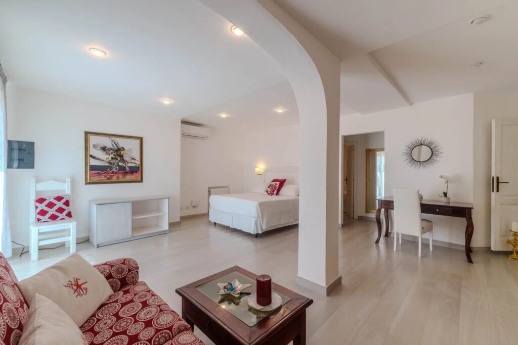 VILLA ESCLUSIVA CON DEPENDANCE E VISTA MOZZAFIATO – A SOLI 10 MINUTI DA PORTO CERVO image 31