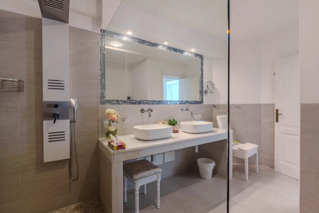 VILLA ESCLUSIVA CON DEPENDANCE E VISTA MOZZAFIATO – A SOLI 10 MINUTI DA PORTO CERVO image 35