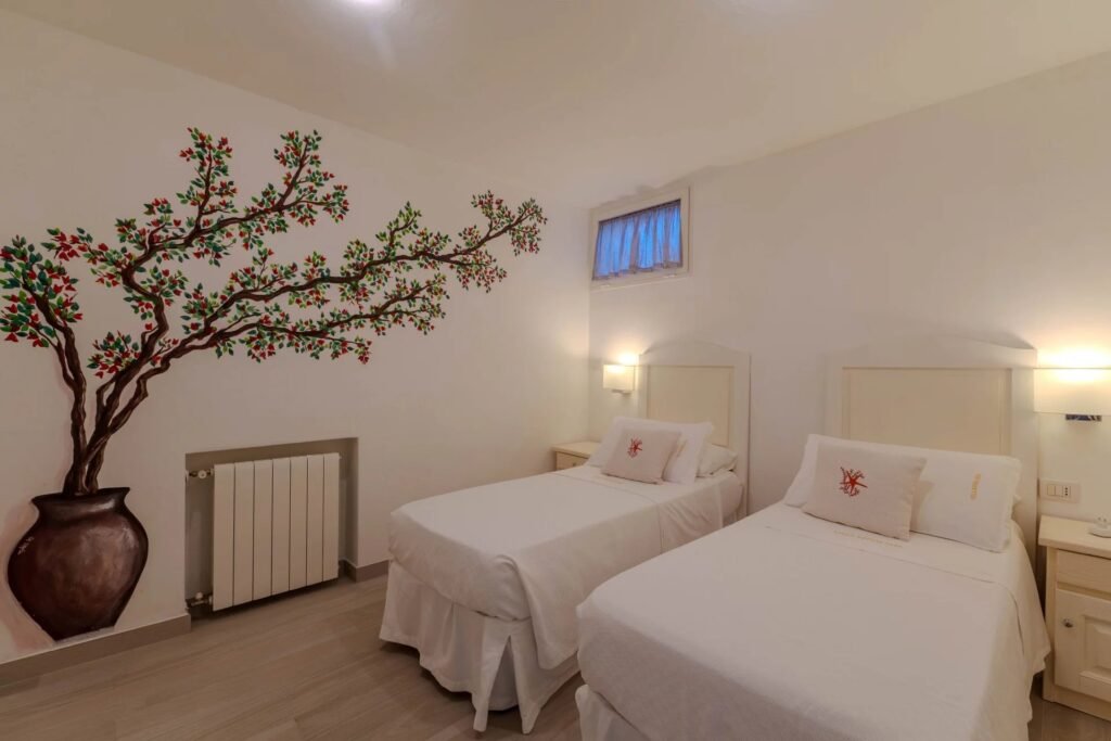 VILLA ESCLUSIVA CON DEPENDANCE E VISTA MOZZAFIATO – A SOLI 10 MINUTI DA PORTO CERVO image 38