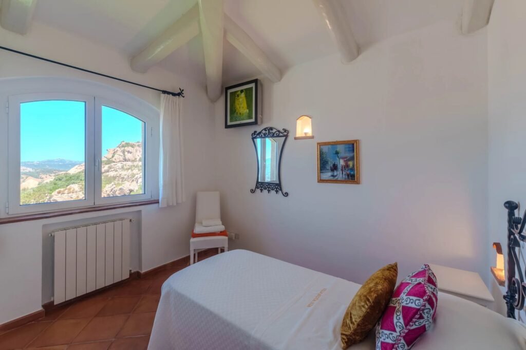 VILLA ESCLUSIVA CON DEPENDANCE E VISTA MOZZAFIATO – A SOLI 10 MINUTI DA PORTO CERVO image 39