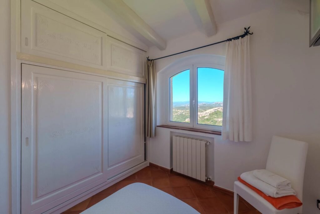 VILLA ESCLUSIVA CON DEPENDANCE E VISTA MOZZAFIATO – A SOLI 10 MINUTI DA PORTO CERVO image 40