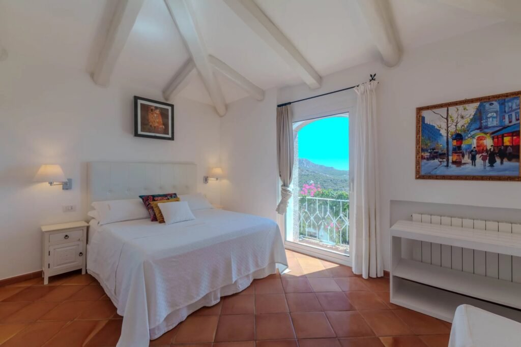 VILLA ESCLUSIVA CON DEPENDANCE E VISTA MOZZAFIATO – A SOLI 10 MINUTI DA PORTO CERVO image 45