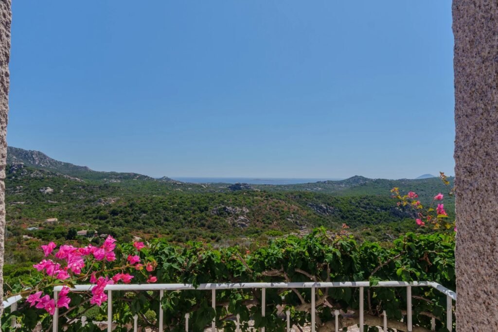 VILLA ESCLUSIVA CON DEPENDANCE E VISTA MOZZAFIATO – A SOLI 10 MINUTI DA PORTO CERVO image 46