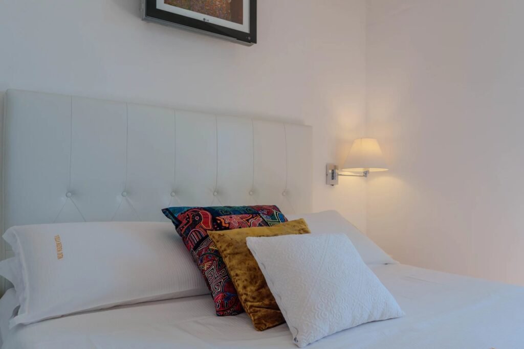 VILLA ESCLUSIVA CON DEPENDANCE E VISTA MOZZAFIATO – A SOLI 10 MINUTI DA PORTO CERVO image 47