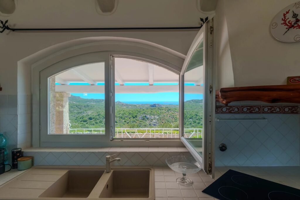 VILLA ESCLUSIVA CON DEPENDANCE E VISTA MOZZAFIATO – A SOLI 10 MINUTI DA PORTO CERVO image 49