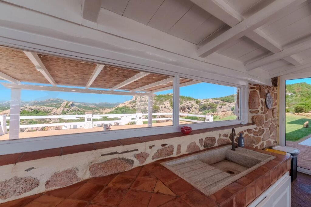VILLA ESCLUSIVA CON DEPENDANCE E VISTA MOZZAFIATO – A SOLI 10 MINUTI DA PORTO CERVO image 51