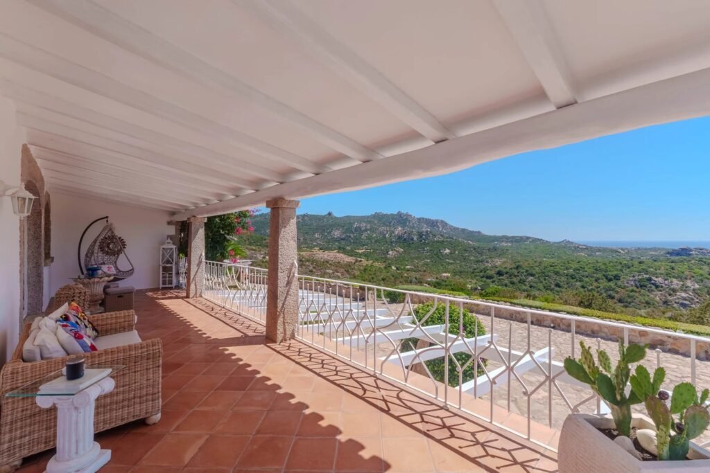 VILLA ESCLUSIVA CON DEPENDANCE E VISTA MOZZAFIATO – A SOLI 10 MINUTI DA PORTO CERVO image 52