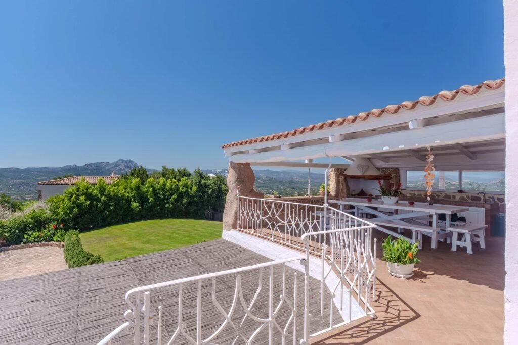 VILLA ESCLUSIVA CON DEPENDANCE E VISTA MOZZAFIATO – A SOLI 10 MINUTI DA PORTO CERVO image 53