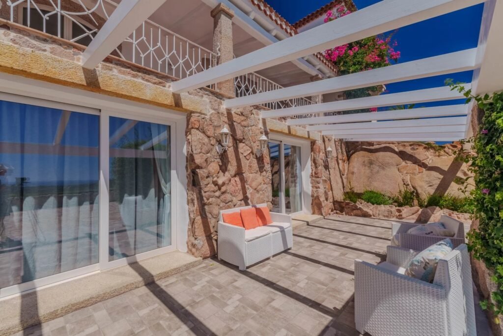 VILLA ESCLUSIVA CON DEPENDANCE E VISTA MOZZAFIATO – A SOLI 10 MINUTI DA PORTO CERVO image 54