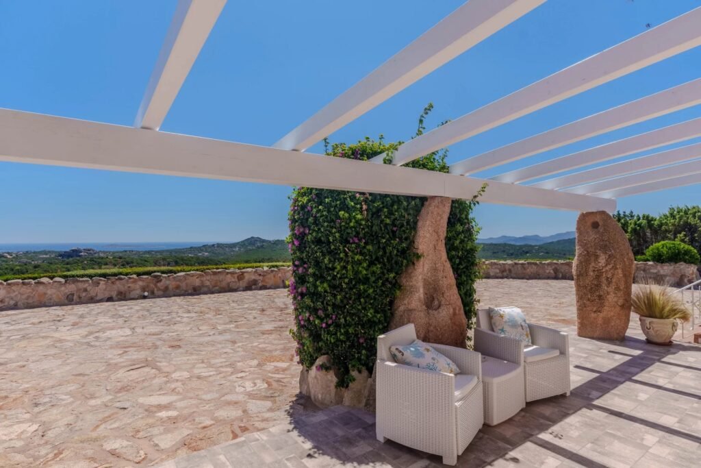 VILLA ESCLUSIVA CON DEPENDANCE E VISTA MOZZAFIATO – A SOLI 10 MINUTI DA PORTO CERVO image 55