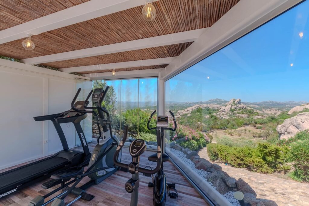 VILLA ESCLUSIVA CON DEPENDANCE E VISTA MOZZAFIATO – A SOLI 10 MINUTI DA PORTO CERVO image 56