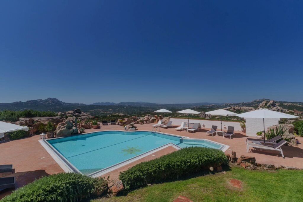 VILLA ESCLUSIVA CON DEPENDANCE E VISTA MOZZAFIATO – A SOLI 10 MINUTI DA PORTO CERVO image 64