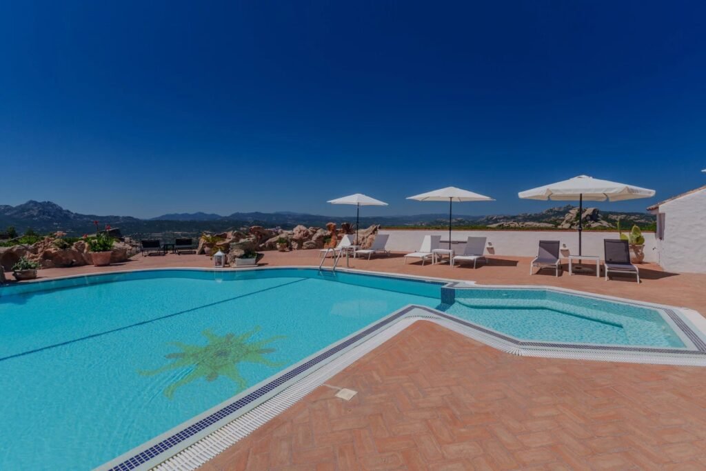 VILLA ESCLUSIVA CON DEPENDANCE E VISTA MOZZAFIATO – A SOLI 10 MINUTI DA PORTO CERVO image 66