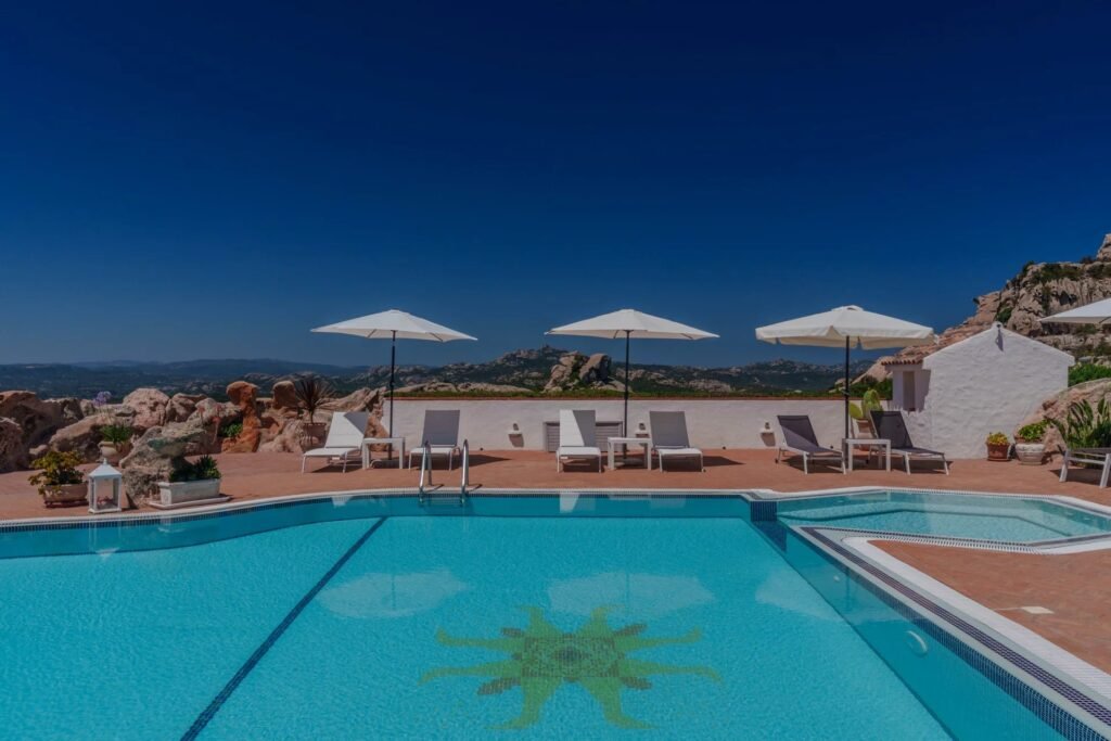 VILLA ESCLUSIVA CON DEPENDANCE E VISTA MOZZAFIATO – A SOLI 10 MINUTI DA PORTO CERVO image 67