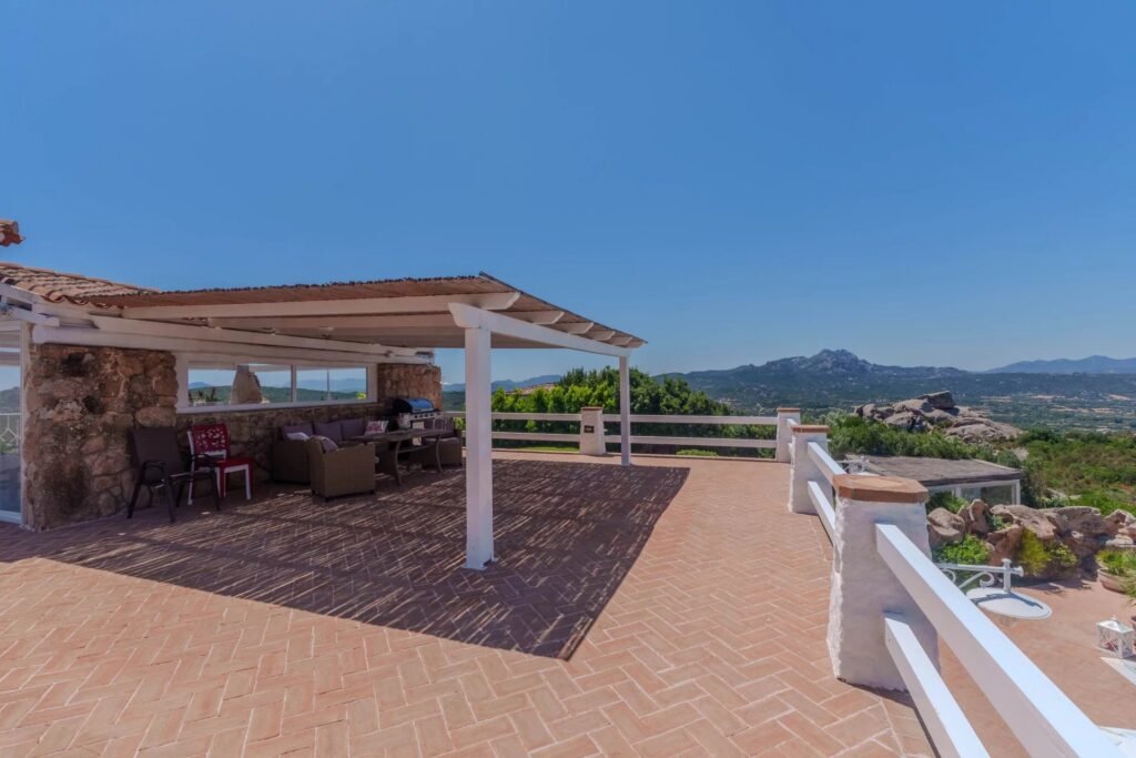 VILLA ESCLUSIVA CON DEPENDANCE E VISTA MOZZAFIATO – A SOLI 10 MINUTI DA PORTO CERVO image 69