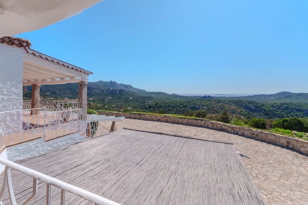 VILLA ESCLUSIVA CON DEPENDANCE E VISTA MOZZAFIATO – A SOLI 10 MINUTI DA PORTO CERVO image 7