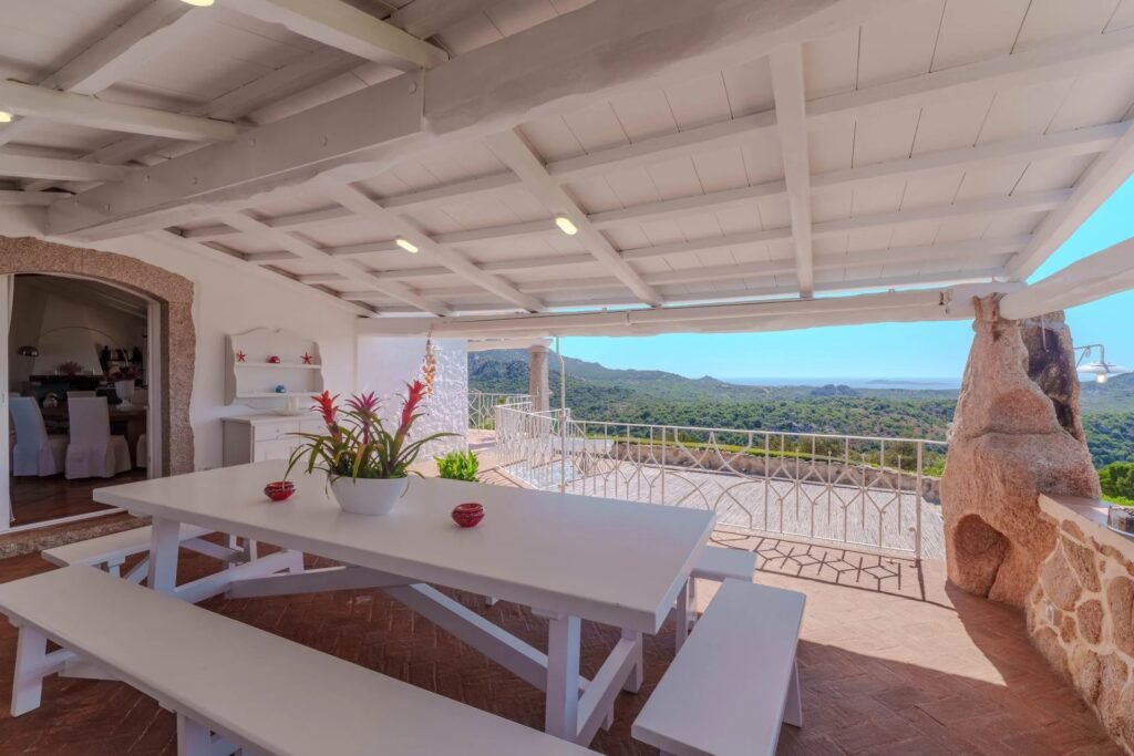 VILLA ESCLUSIVA CON DEPENDANCE E VISTA MOZZAFIATO – A SOLI 10 MINUTI DA PORTO CERVO image 8