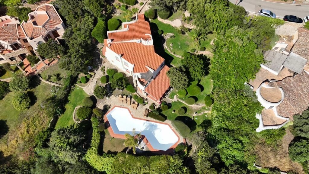 VILLA DI SAVIN COUELLE NEL CUORE DI PORTO CERVO image 4