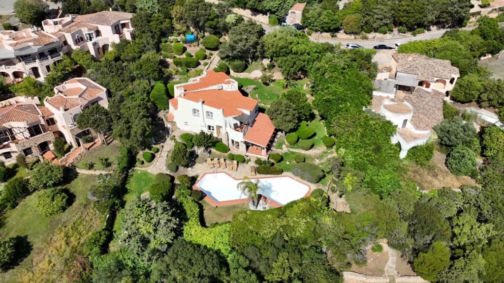 VILLA DI SAVIN COUELLE NEL CUORE DI PORTO CERVO image 8