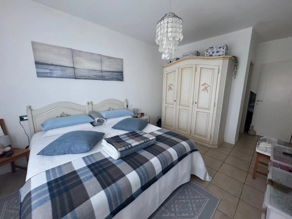 Ea Bianca – Un rifugio mediterraneo su due livelli con vista mare image 1