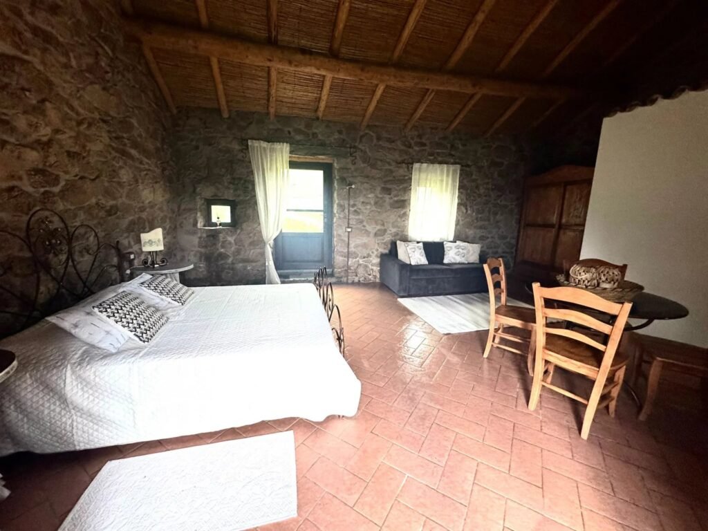 Einmaliges Anwesen mit Meerblick über Vignola Mare – B&B mit 12 Schlafzimmern, Stazzo und großem Ausbaupotenzial image 24