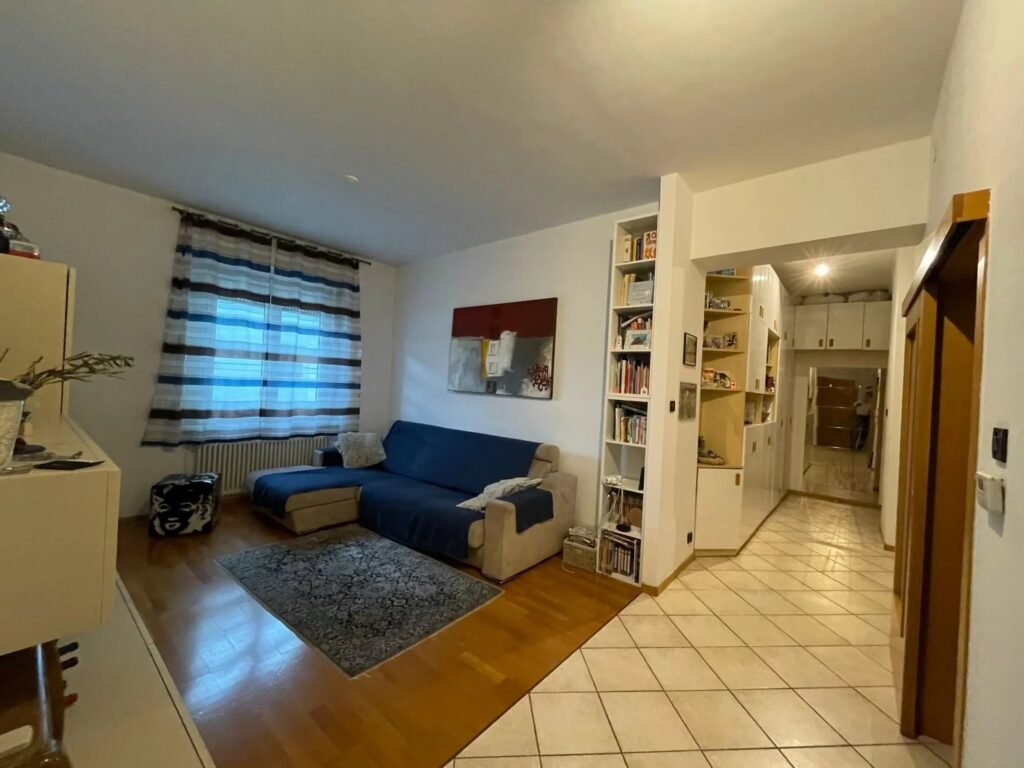 Appartamento elegante con spazi generosi in Viale Druso image 2