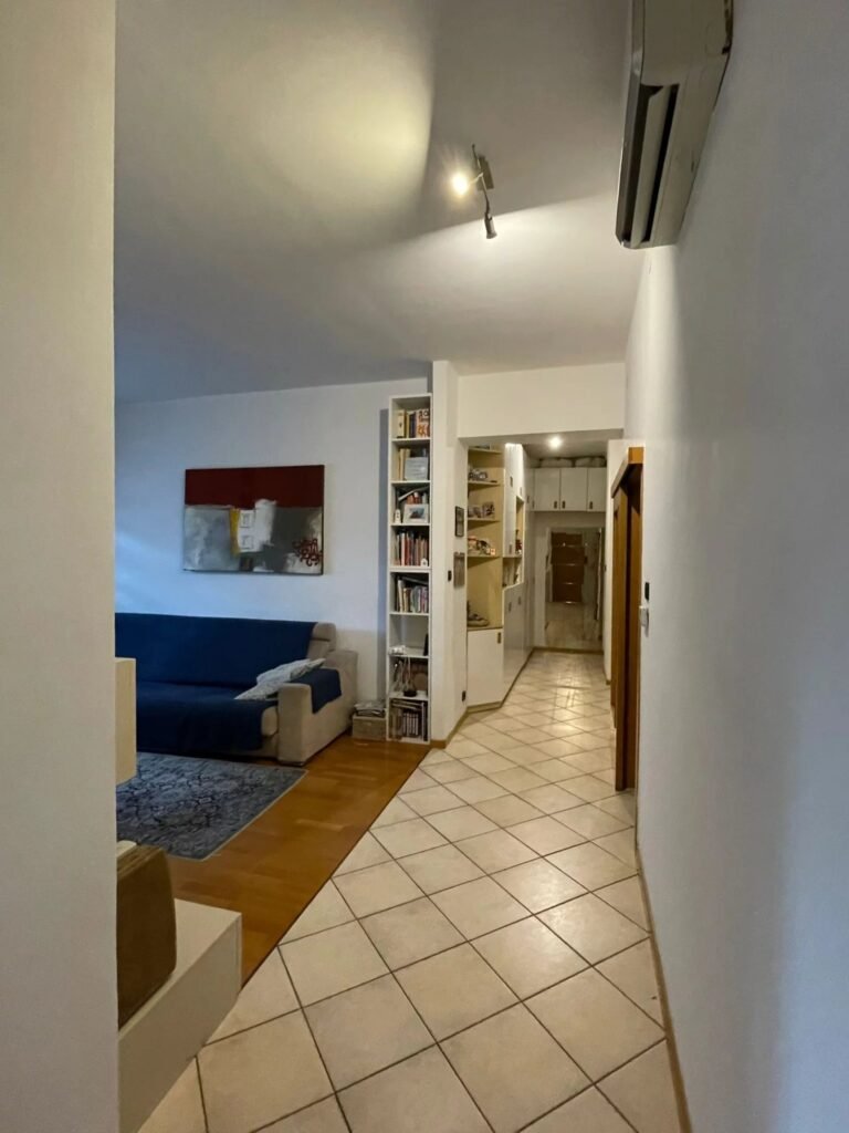 Appartamento elegante con spazi generosi in Viale Druso image 3