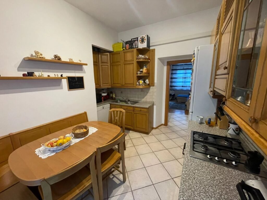 Appartamento elegante con spazi generosi in Viale Druso image 4