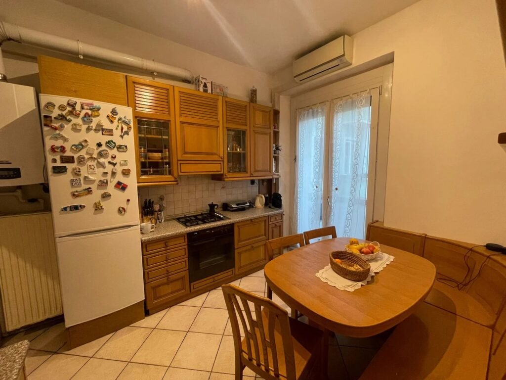 Appartamento elegante con spazi generosi in Viale Druso image 5