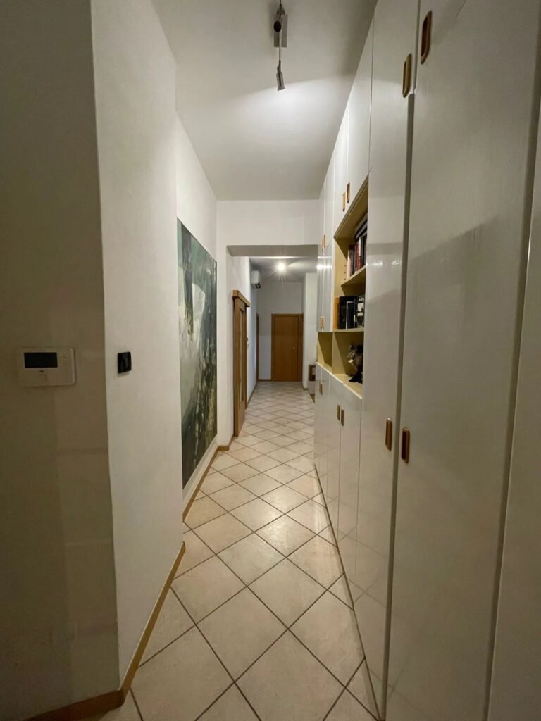 Appartamento elegante con spazi generosi in Viale Druso image 10