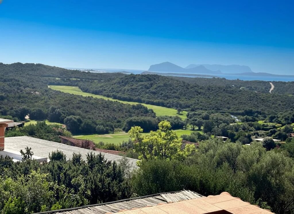 EXCLUSIVE LUXURY VILLA IN A PRIVATE SETTING WITH PANORAMIC VIEWS OVER PEVERO GOLF AND CALA DI VOLPE image 9